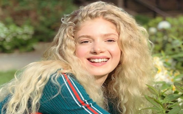 Elena Kampouris